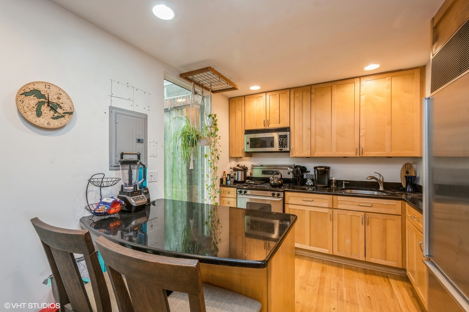 2103 N Larrabee Street