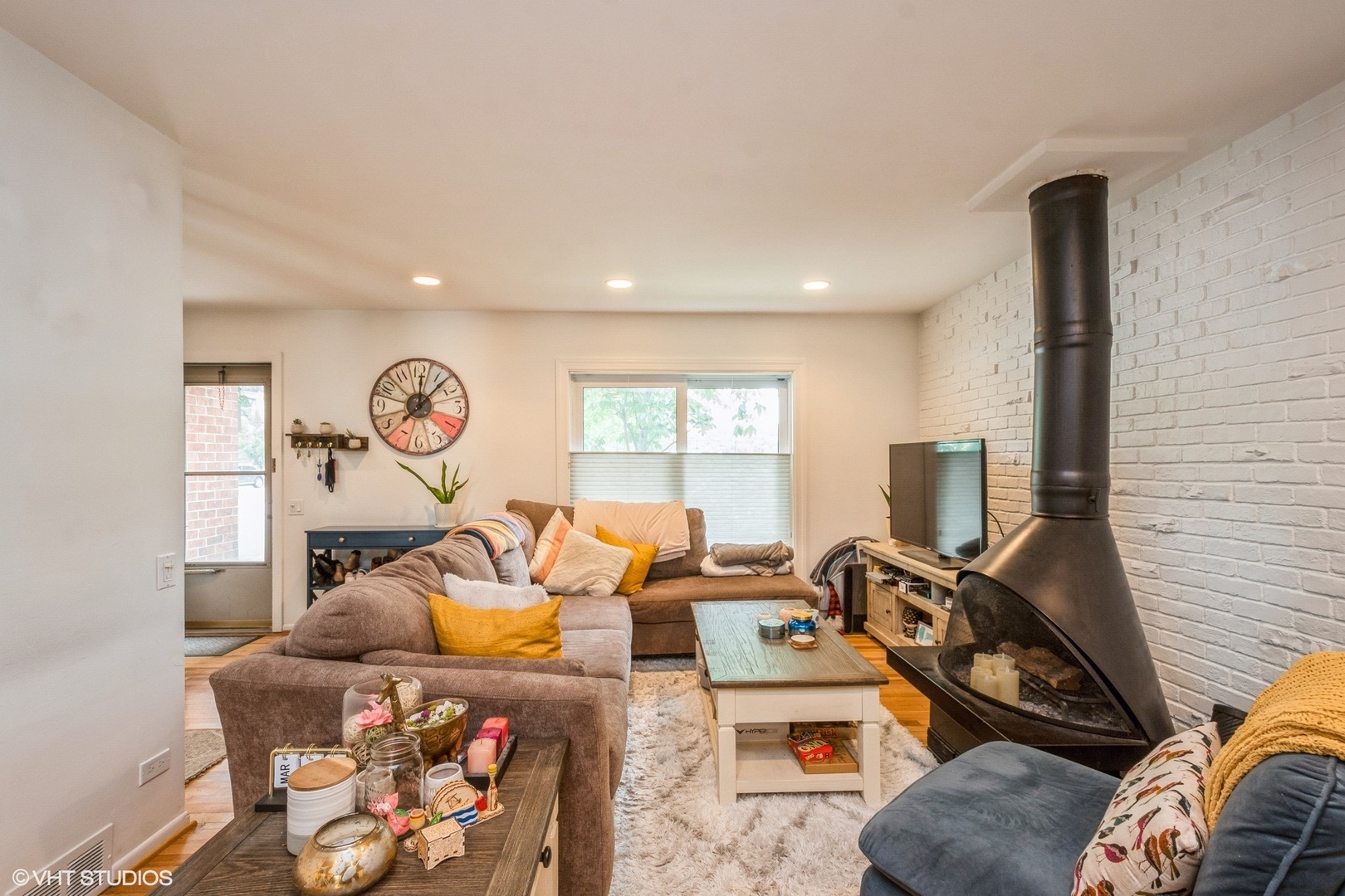 2103 N Larrabee Street