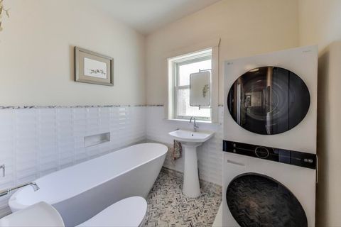 Tiny photo for 625 W Addison Street #3, Chicago, IL 60613 (MLS # 12511008)