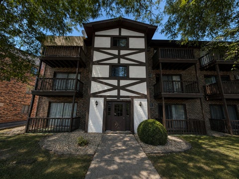 Photo of 11804 S Komensky Avenue #202, Alsip, IL 60803 (MLS # 12727557)