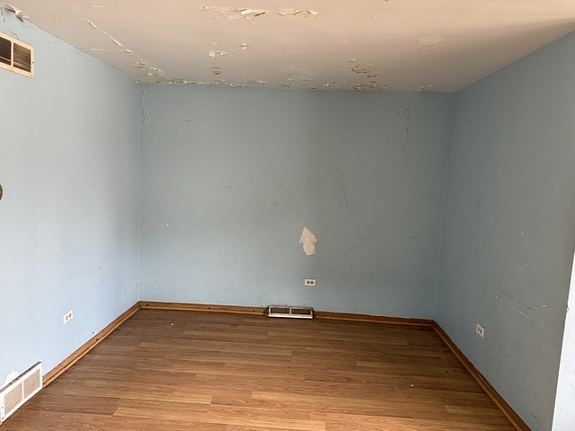 8401 S Marquette Avenue