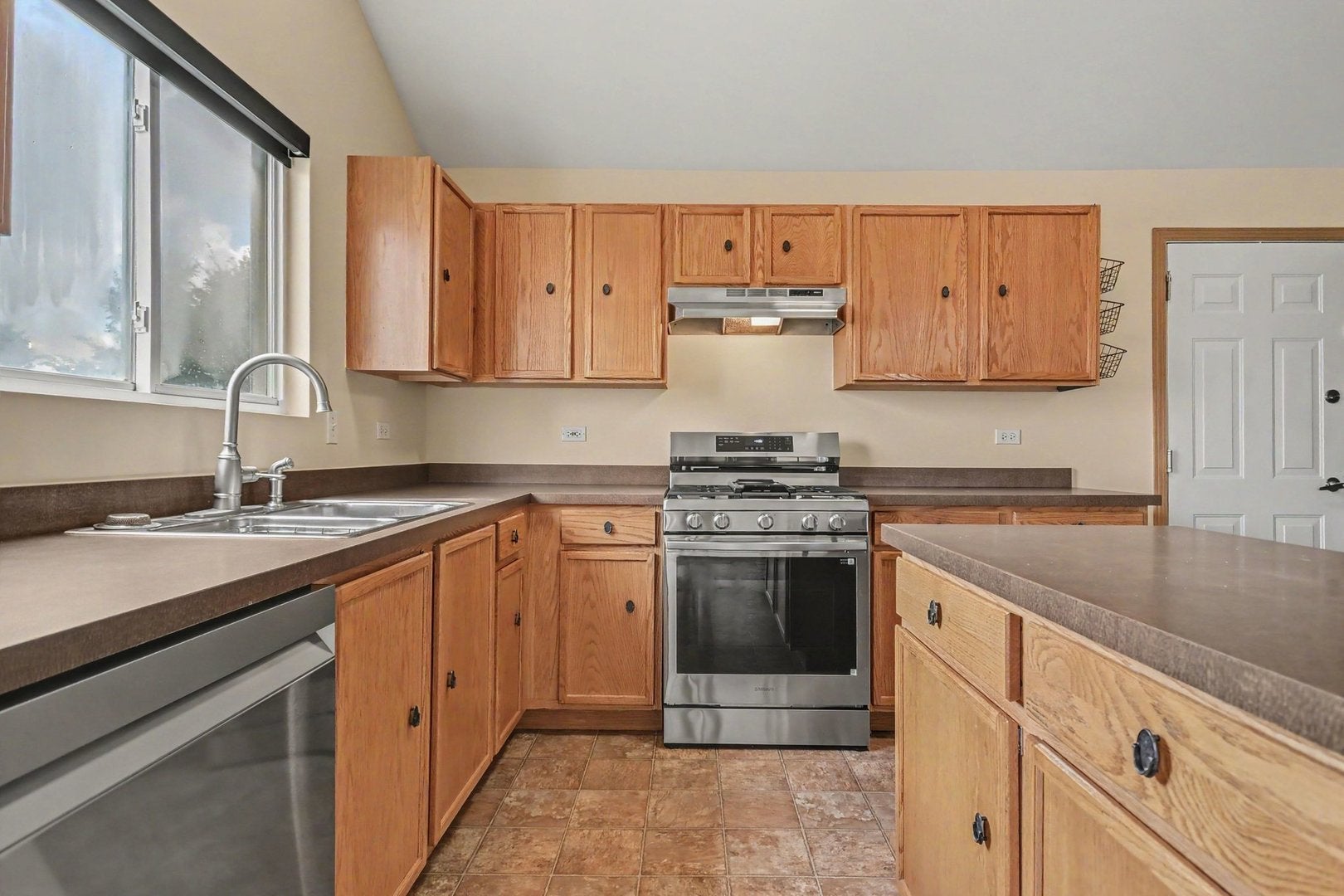 2220 White Eagle Drive