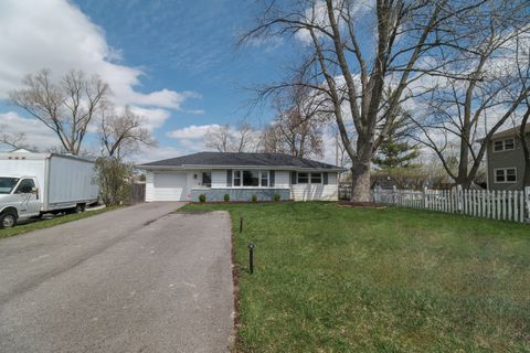 Photo of 2414 Deerpath Drive, Lindenhurst, IL 60046 (MLS # 12618461)