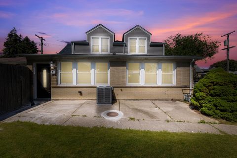 Photo of 4900 S Laramie Avenue, Chicago, IL 60638 (MLS # 12660280)