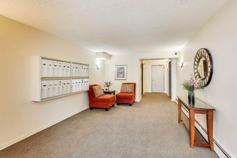 Tiny photo for 561 W Stratford Place #4F, Chicago, IL 60657 (MLS # 12585689)