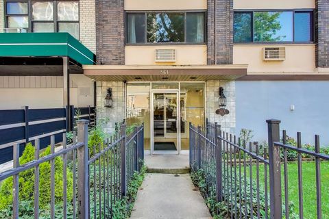 Tiny photo for 561 W Stratford Place #4F, Chicago, IL 60657 (MLS # 12585689)