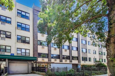 Tiny photo for 561 W Stratford Place #4F, Chicago, IL 60657 (MLS # 12585689)