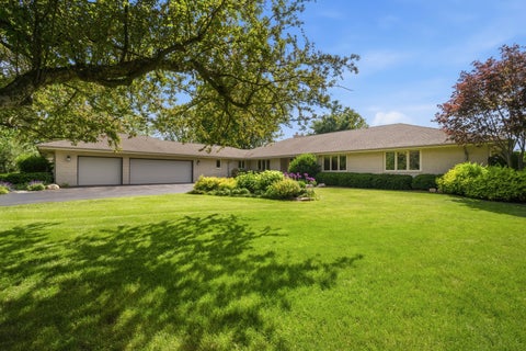 Photo of 25730 N Eagle Drive, Mundelein, IL 60060 (MLS # 12658916)