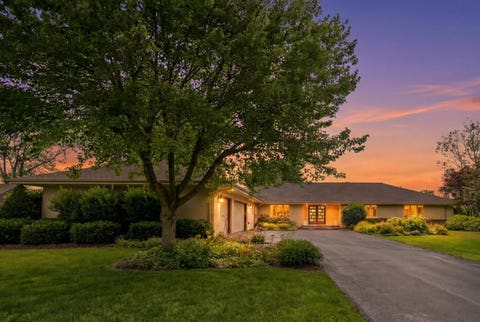 Tiny photo for 25730 N Eagle Drive, Mundelein, IL 60060 (MLS # 12658916)