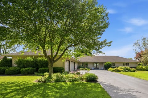 Tiny photo for 25730 N Eagle Drive, Mundelein, IL 60060 (MLS # 12658916)
