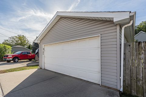 Tiny photo for 1474 Oakwood Avenue, Des Plaines, IL 60016 (MLS # 12487105)