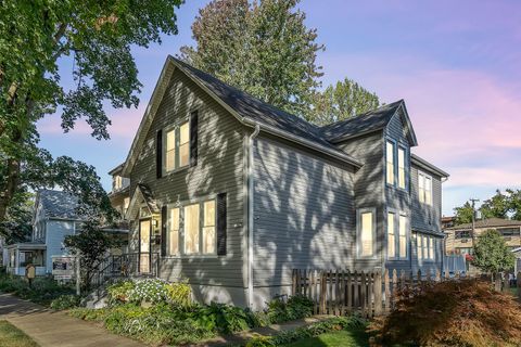 Tiny photo for 1474 Oakwood Avenue, Des Plaines, IL 60016 (MLS # 12487105)