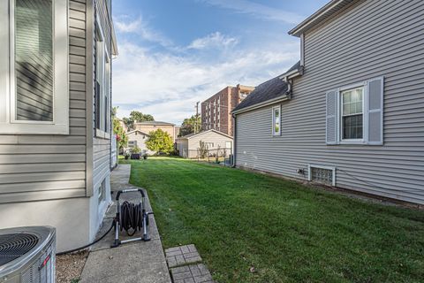 Tiny photo for 1474 Oakwood Avenue, Des Plaines, IL 60016 (MLS # 12487105)