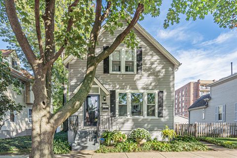 Tiny photo for 1474 Oakwood Avenue, Des Plaines, IL 60016 (MLS # 12487105)