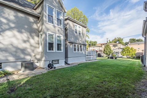 Tiny photo for 1474 Oakwood Avenue, Des Plaines, IL 60016 (MLS # 12487105)