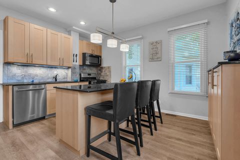 Tiny photo for 1474 Oakwood Avenue, Des Plaines, IL 60016 (MLS # 12487105)