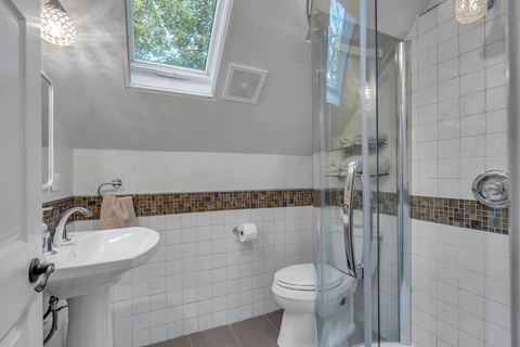 Tiny photo for 1474 Oakwood Avenue, Des Plaines, IL 60016 (MLS # 12487105)