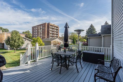 Tiny photo for 1474 Oakwood Avenue, Des Plaines, IL 60016 (MLS # 12487105)