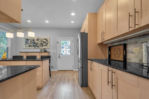 Tiny photo for 1474 Oakwood Avenue, Des Plaines, IL 60016 (MLS # 12487105)
