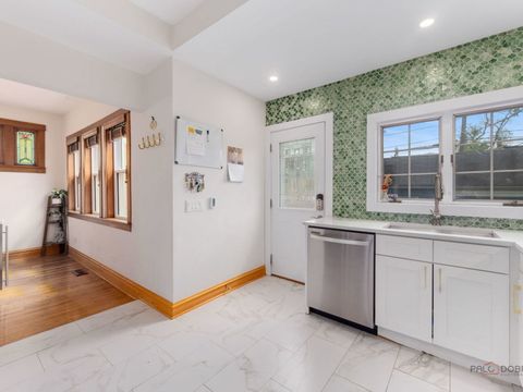 Tiny photo for 4815 W Warner Avenue, Chicago, IL 60641 (MLS # 12619312)