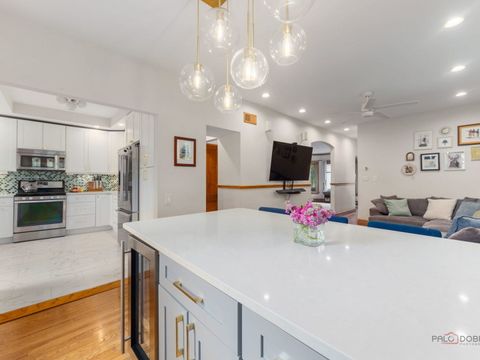 Tiny photo for 4815 W Warner Avenue, Chicago, IL 60641 (MLS # 12619312)