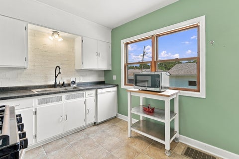 Tiny photo for 2329 Frances Place, Davenport, IA 52804 (MLS # 12753520)
