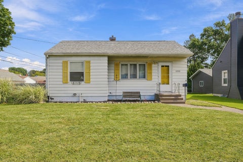 Photo of 2329 Frances Place, Davenport, IA 52804 (MLS # 12753520)