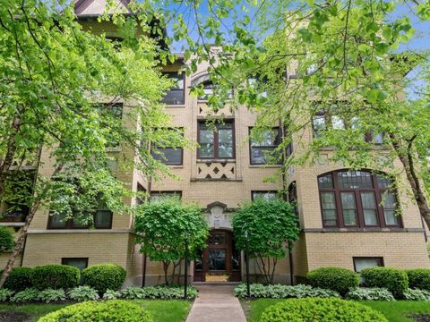 Photo of 300 N Oak Park Avenue #1, Oak Park, IL 60302 (MLS # 12492762)