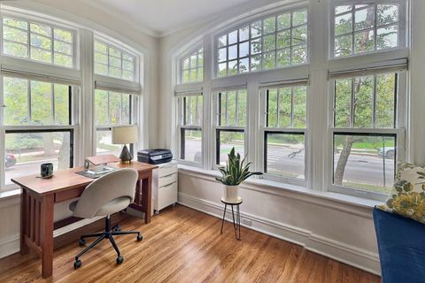 Tiny photo for 300 N Oak Park Avenue #1, Oak Park, IL 60302 (MLS # 12492762)