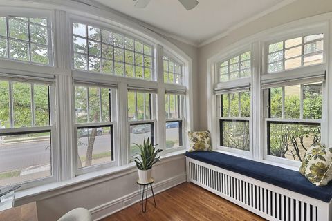 Tiny photo for 300 N Oak Park Avenue #1, Oak Park, IL 60302 (MLS # 12492762)