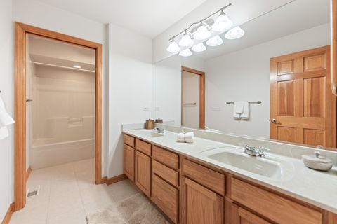 Tiny photo for 185 W Hickory Road, Lombard, IL 60148 (MLS # 12466202)