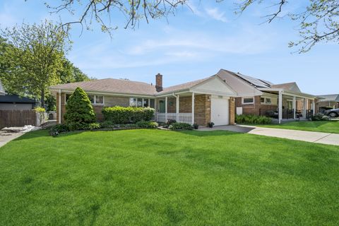 Photo of 7727 N Oconto Avenue, Niles, IL 60714 (MLS # 12653379)