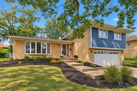 Photo of 15224 Walnut Road, Oak Forest, IL 60452 (MLS # 12774006)
