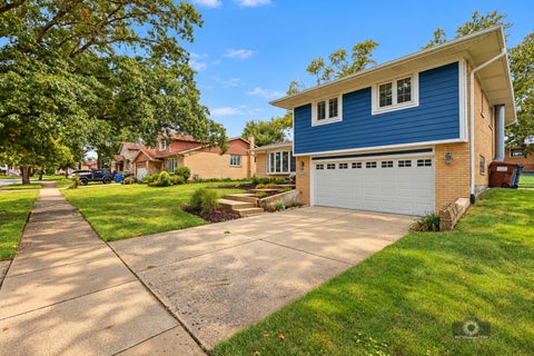 Tiny photo for 15224 Walnut Road, Oak Forest, IL 60452 (MLS # 12774006)