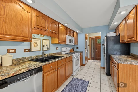 Tiny photo for 15224 Walnut Road, Oak Forest, IL 60452 (MLS # 12774006)