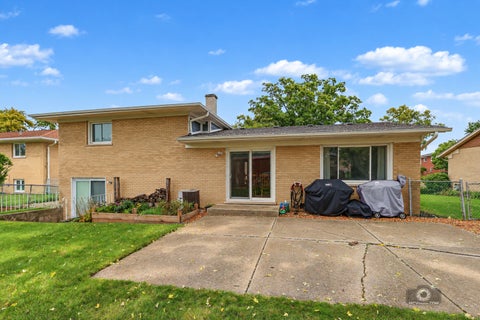 Tiny photo for 15224 Walnut Road, Oak Forest, IL 60452 (MLS # 12774006)