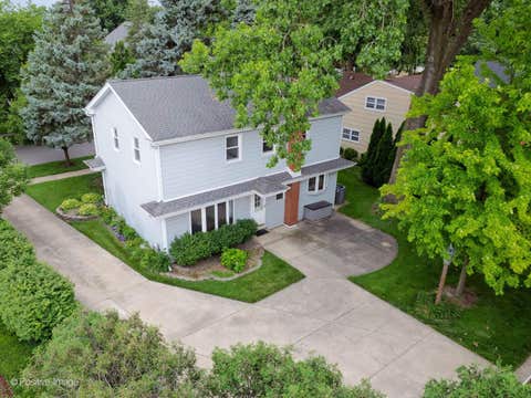 Tiny photo for 113 N Oak Street, Elmhurst, IL 60126 (MLS # 12688342)