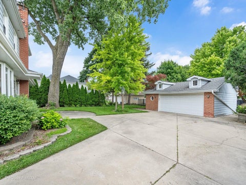 Tiny photo for 113 N Oak Street, Elmhurst, IL 60126 (MLS # 12688342)
