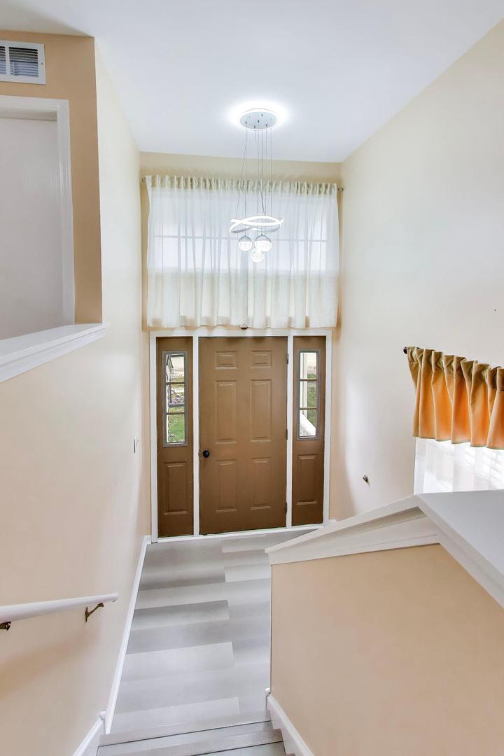 467 Gloria Lane