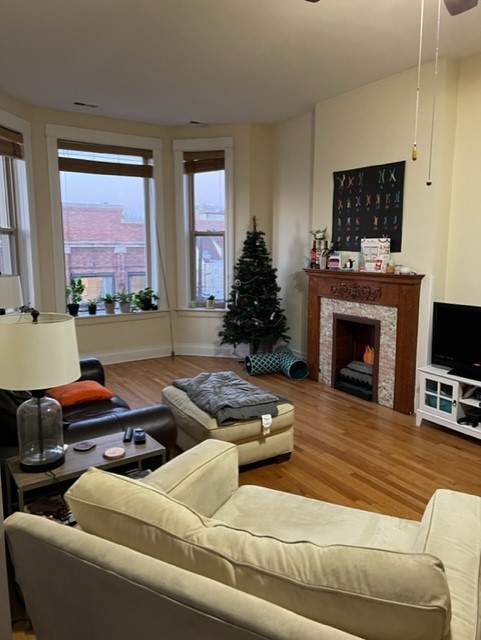 1117 W Belmont Avenue 2