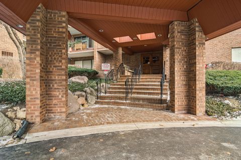 Tiny photo for 101 Old Oak Drive #305, Buffalo Grove, IL 60089 (MLS # 12538489)