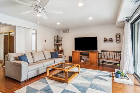 Tiny photo for 101 Old Oak Drive #305, Buffalo Grove, IL 60089 (MLS # 12538489)