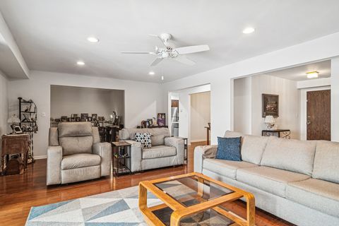 Tiny photo for 101 Old Oak Drive #305, Buffalo Grove, IL 60089 (MLS # 12538489)