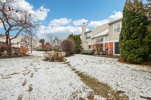 Tiny photo for 808 Old Checker Road, Buffalo Grove, IL 60089 (MLS # 12575200)