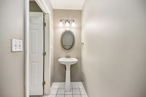 Tiny photo for 808 Old Checker Road, Buffalo Grove, IL 60089 (MLS # 12575200)