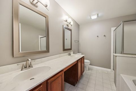 Tiny photo for 808 Old Checker Road, Buffalo Grove, IL 60089 (MLS # 12575200)