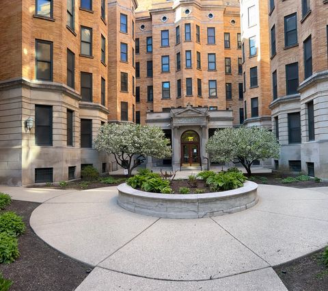 550 W SURF Street 102 Chicago IL 60657