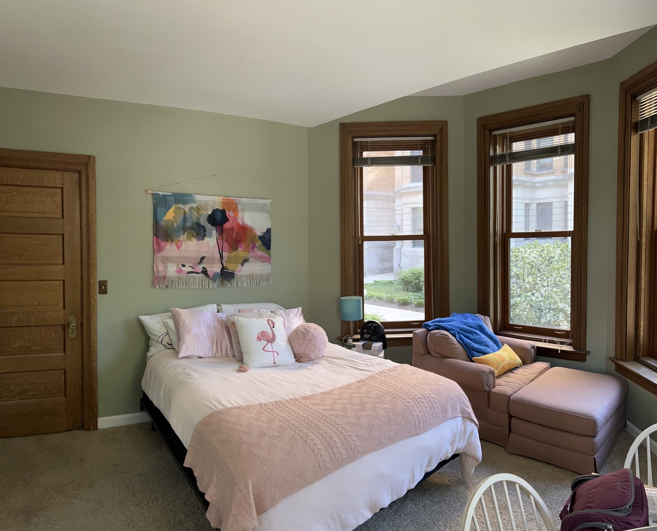 550 W SURF Street 102
