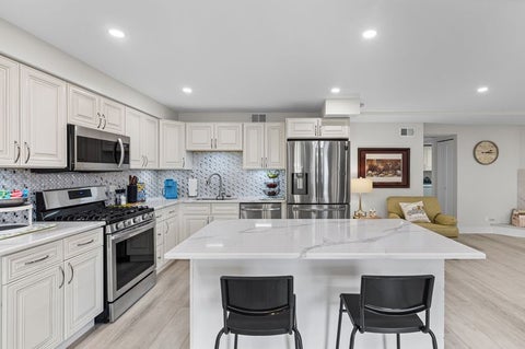 Tiny photo for 7970 Garfield Avenue #102, Burr Ridge, IL 60527 (MLS # 12745504)