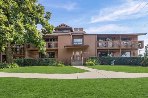 Tiny photo for 7970 Garfield Avenue #102, Burr Ridge, IL 60527 (MLS # 12745504)